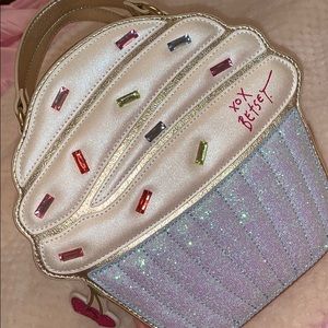 NWOT Betsey Johnson Insulated Lunch Bag 🧁😍